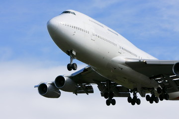 Boeing 747 jumbo jet in flight. - obrazy, fototapety, plakaty