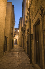 Fototapeta na wymiar Alley w nocy. Giovinazzo. Apulia.