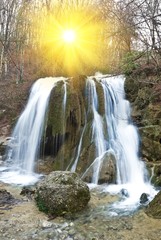 Fototapeta na wymiar waterfall under a sparkle sun