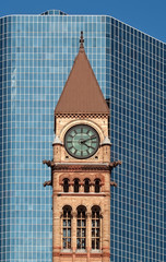 Old City Hall of Toronto in front of a modern skyscrape