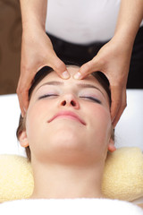 Fototapeta na wymiar Young woman receiving head massage