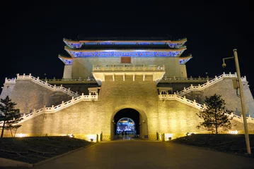 Foto op Canvas China, Peking De boogschiettoren van Qianmen bij nacht © claudiozacc