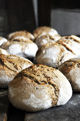 Brotlaib frisch aus dem Steinofen
