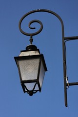 Fototapeta na wymiar Ancien lampadaire de rue
