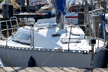 Weisses Segelboot