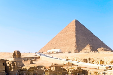 Fototapeta na wymiar Wielki Sfinks i piramida Cheopsa w Gizie, Egipt