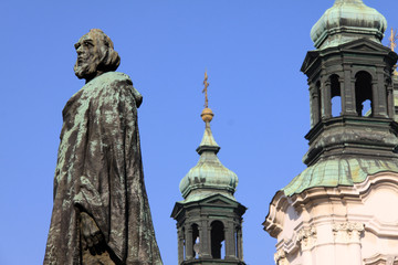 Fototapeta na wymiar Pomnik Jana Husa na placu Oldtown w Pradze