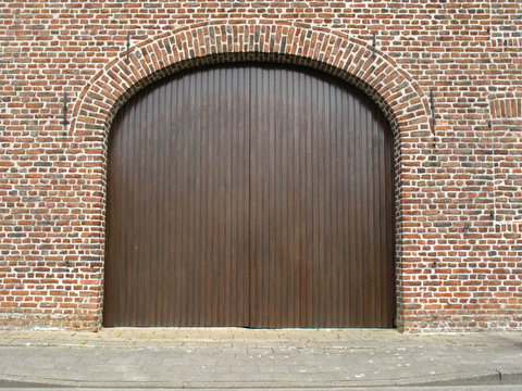 Restauriertes Scheunentor