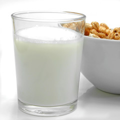 Vaso de leche y cereales