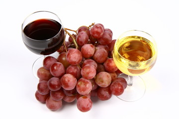 Two glasses of white and red wine and red grapes