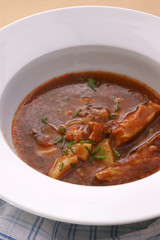 deftige Gemüsesuppe mit Kartoffeln und Fleisch