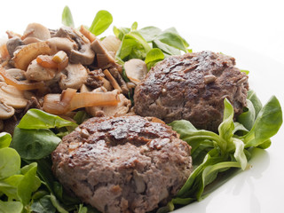 Hamburger mit Salat