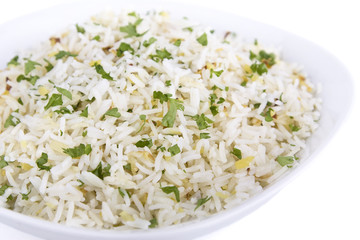 Reis in Schale isoliert