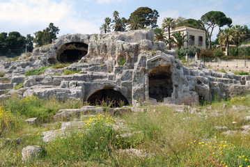 Fototapeta na wymiar Amfiteatr w Parku Archeologicznym Syrakuzach