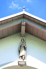 Dach einer Kapelle mit Josephfigur