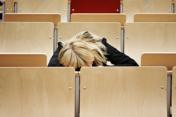 Studentin schlafend