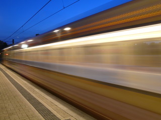 Fototapeta na wymiar Szybki pociąg