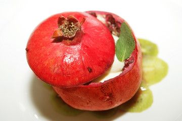 Granatapfel Dessert mit Vanilleeis