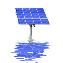 Solar im Wasser gespiegelt