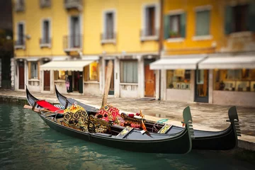 Zelfklevend Fotobehang Traditional gondoles in Venice © sborisov