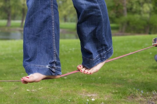 F&uuml;&szlig;e auf Slackline