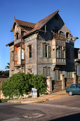 Fototapeta na wymiar Haunted House w Valparaiso, Chile