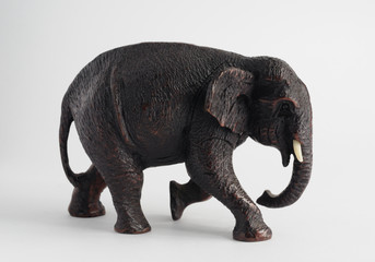 Obraz premium Wooden carved elephant isolated on white background