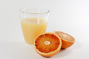 Glas mit Orangensaft
