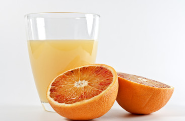 Glas mit Orangensaft