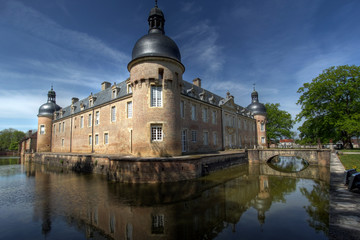 Fototapeta na wymiar Chateau de Pierre-de-Bresse 01, Francja