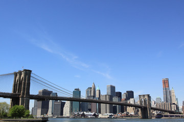 Fototapeta na wymiar Brooklyn Bridge i Manhattan Skylin