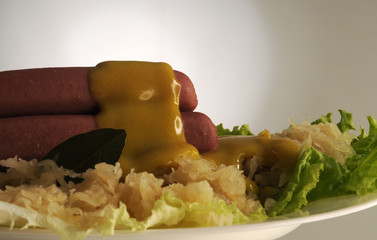 Wurstel con senape e crauti