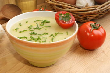 deftige Kartoffelsuppe mit Tomate