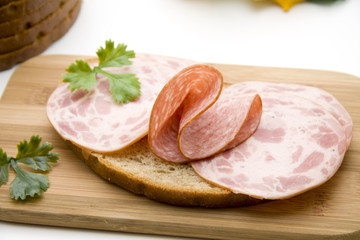 Wurstbrot mit Petersilie