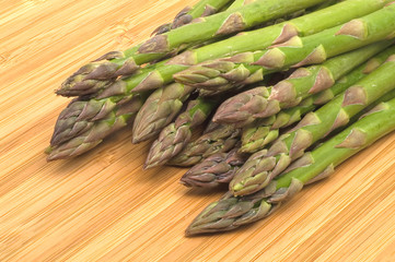 Frischer grüner Spargel