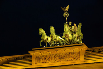 Berlin Brandenburger Tor Nacht 08 © LianeM