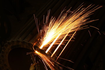 Funkenflug bei der Metallbearbeitung
