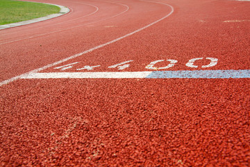 Tartanbahn 4 x 400 Meter