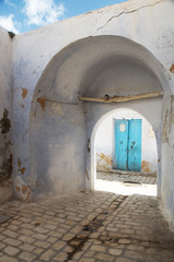 Fototapeta na wymiar Porta in Città della Tunisia