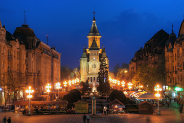 Fototapeta na wymiar Timisoara Orthodox Cathedral w Plac Zwycięstwa, Rumunia