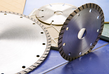 Diamond discs for cutting of tile