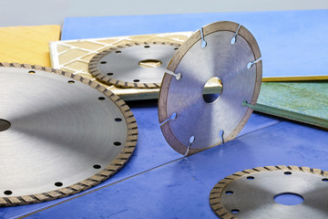 Diamond discs for cutting of tile