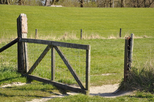 ge&ouml;ffnetes Gatter