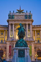 Foto op Canvas Vienna's Imperial Palace at night © Anibal Trejo