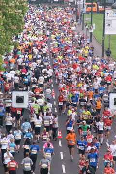 marathon d&uuml;sseldorf 2010 fotos foto massen masse