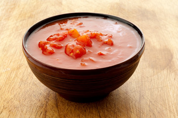 bowl with raw tomato pulp on wood