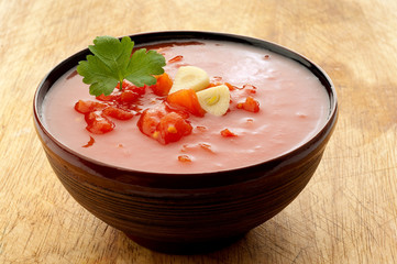 bowl with raw tomato pulp with parsley and garlic