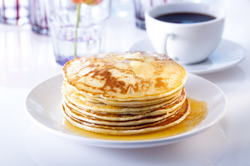 Pfannkuchen und Kaffee