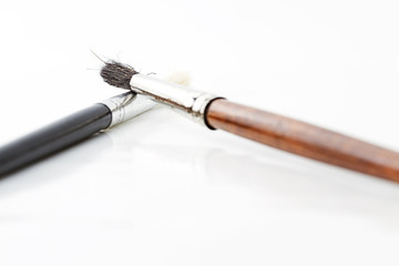 zwei Pinsel nach hinten