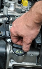 Controllo livello olio motore